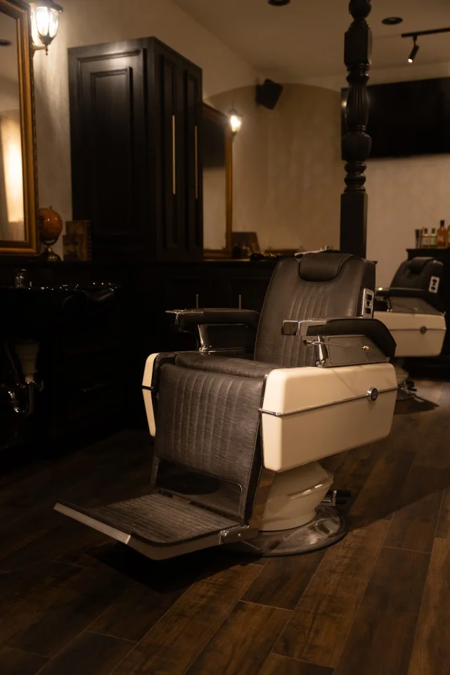 GLOWMAN barbershop