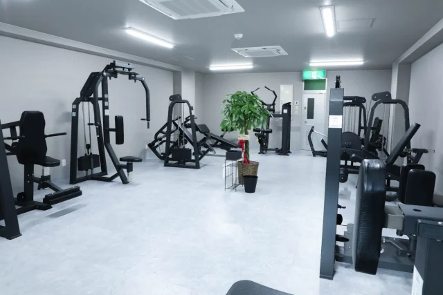 「マッチョのいない月3,300円24時間ジム」LARRYFIT - 3