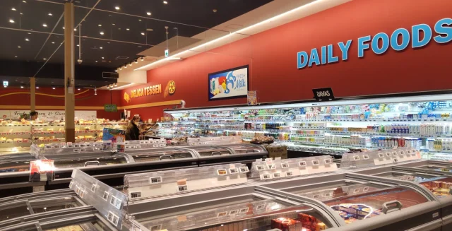 ランドロームフードマーケット利根店