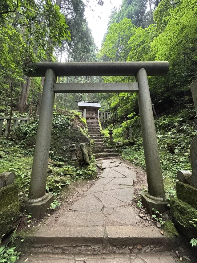 御岩山